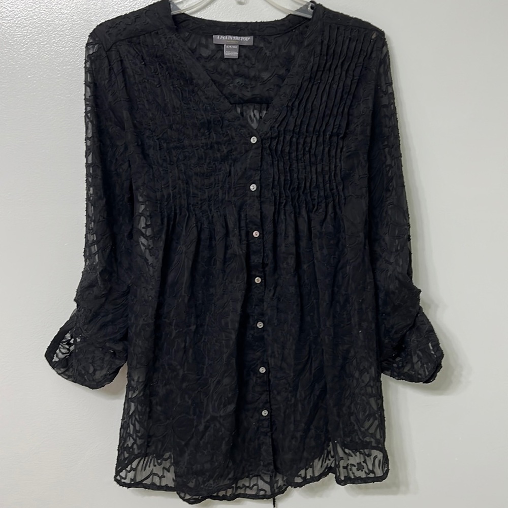 A Pea In the pod- MATERNITY- baby doll style top.